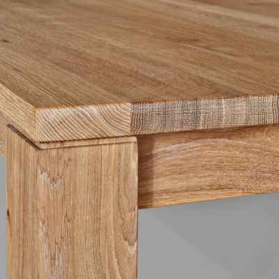 Living Tischplatte und Fuß im Detail
